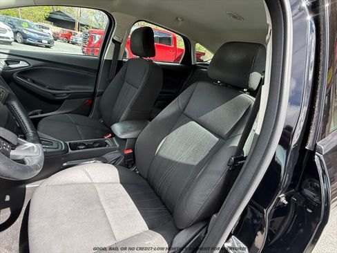 Used 2016 Ford Focus SE w/ SE Sport Package FWD image 10
