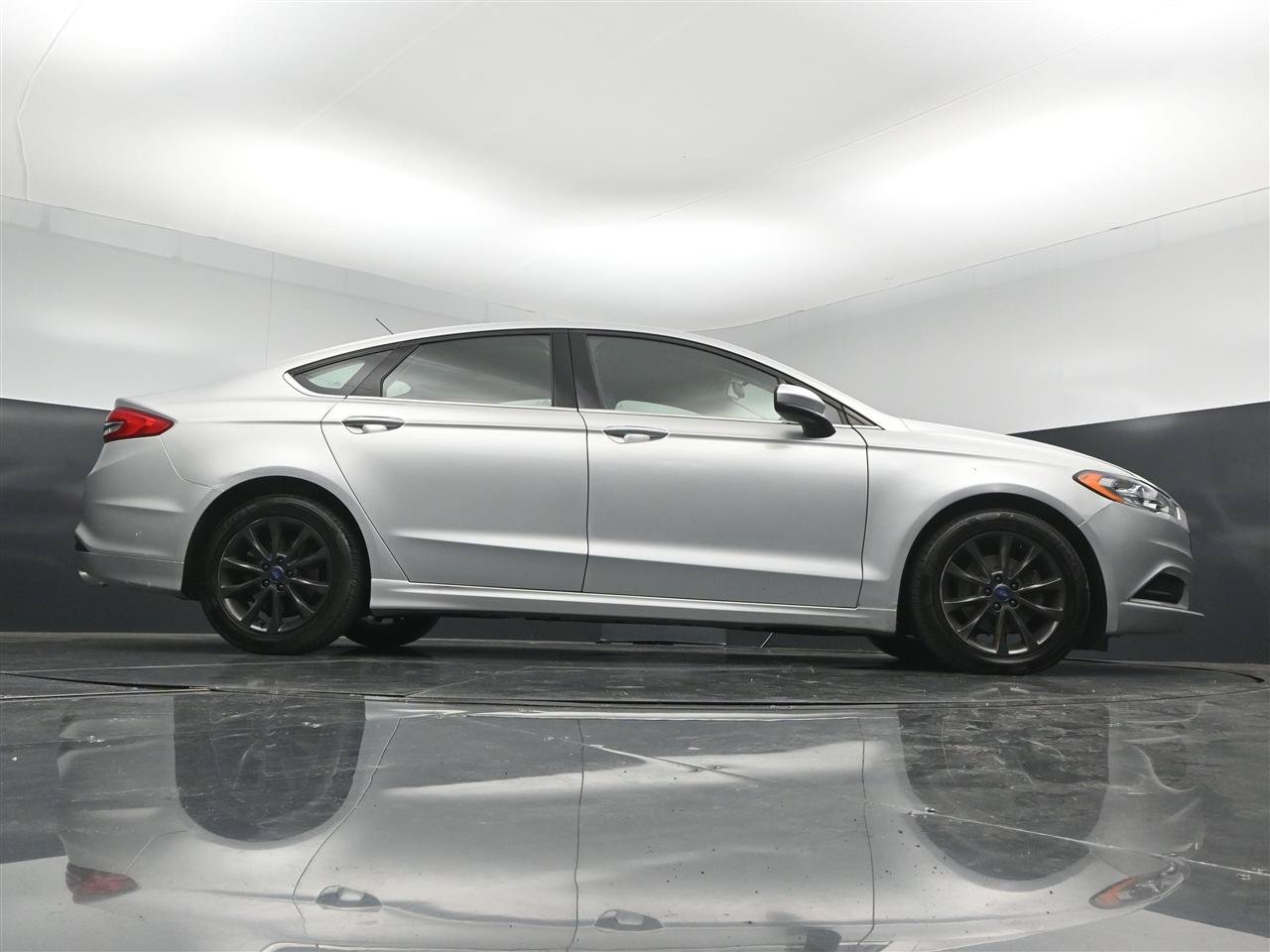 Used 2017 Ford Fusion SE w/ Fusion SE Technology Package FWD image 30
