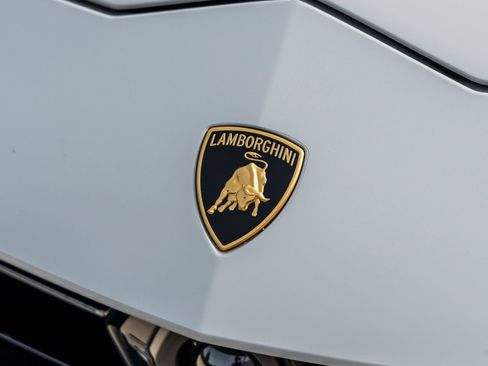 Used 2024 Lamborghini Urus Performante AWD/4WD image 18