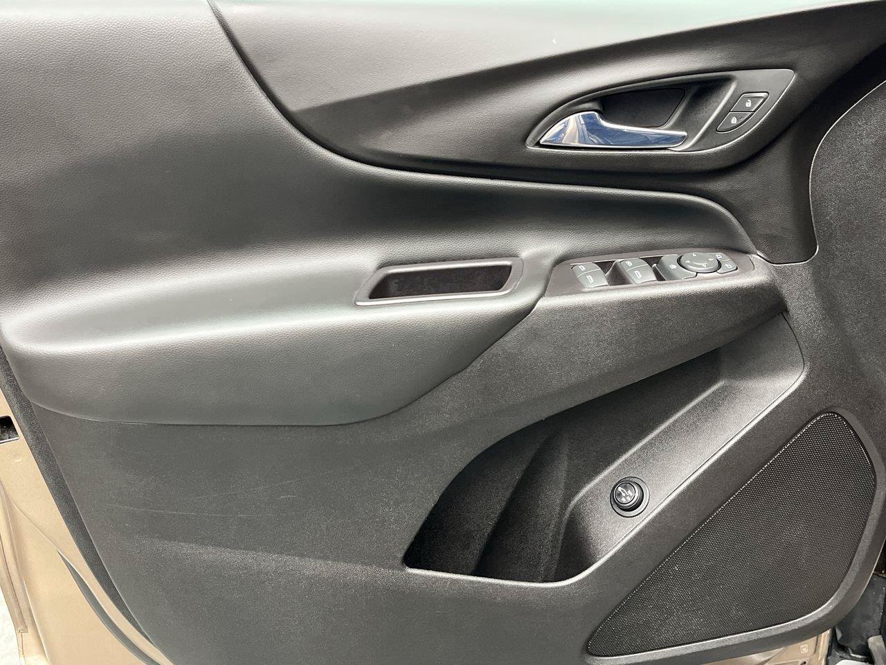 Used 2018 Chevrolet Equinox LT AWD/4WD image 6