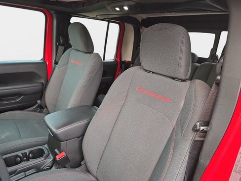 Used 2024 Jeep Gladiator Rubicon w/ Technology Group AWD/4WD image 10