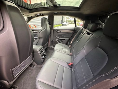 Certified 2025 Porsche Macan Turbo Electric AWD/4WD image 40