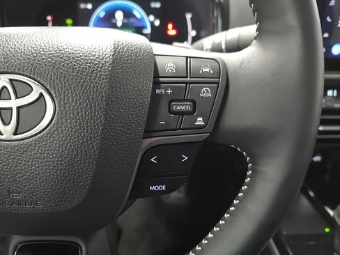 Used 2025 Toyota Camry SE image 20