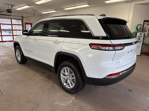 New 2025 Jeep Grand Cherokee Laredo X w/ Luxury Tech Group I AWD/4WD image 23