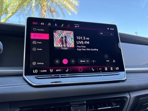 Certified 2025 Volkswagen Tiguan SE R-Line AWD/4WD image 21