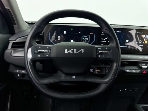 Certified 2024 Kia EV9 Light Long Range RWD image 3