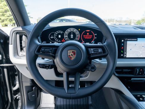 Used 2024 Porsche Cayenne S image 25