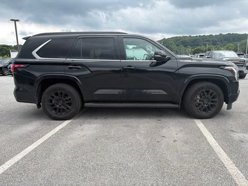 Used 2024 Toyota Sequoia SR5 w/ SR5 Premium Package AWD/4WD image 4