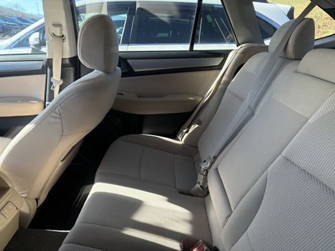 Used 2019 Subaru Outback 2.5i Premium image 8