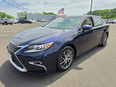 Used 2016 Lexus ES 350 w/ Navigation System Package FWD image 3