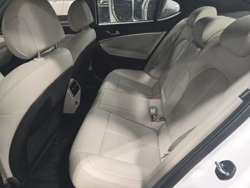 Used 2025 Genesis G70 2.5T image 11