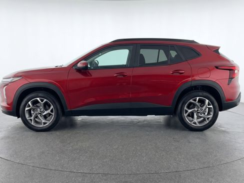 Used 2025 Chevrolet Trax LT image 5