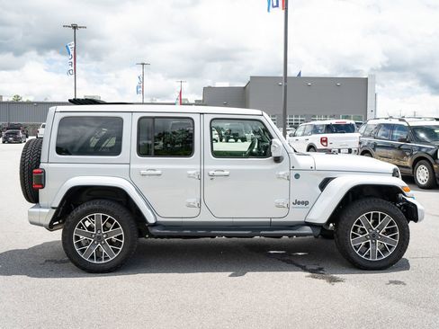 Used 2024 Jeep Wrangler High Altitude AWD/4WD image 11