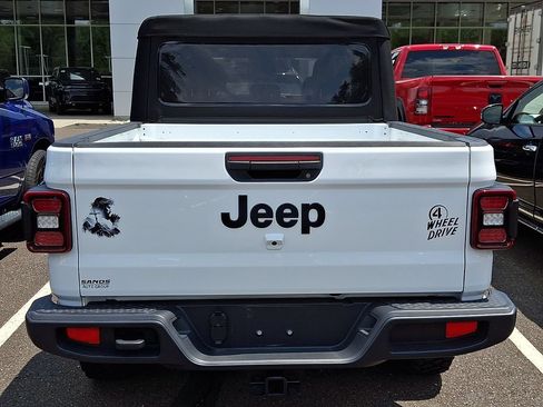 Used 2024 Jeep Gladiator Sport AWD/4WD image 6