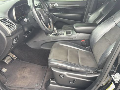 Used 2019 Jeep Grand Cherokee Altitude RWD image 13