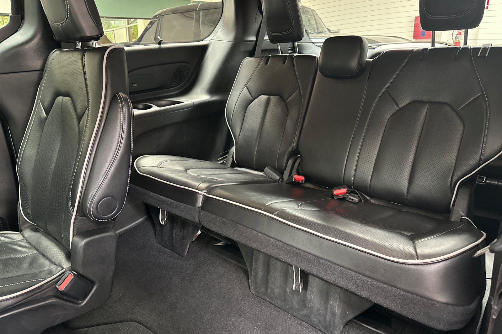 Used 2025 Chrysler Pacifica Limited FWD image 20