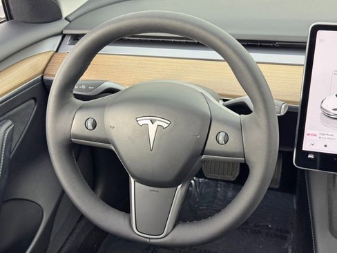 Used 2023 Tesla Model 3 Standard Range image 18