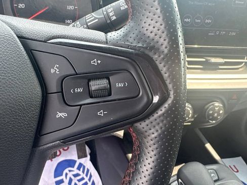 Used 2024 Chevrolet Trax RS FWD image 15