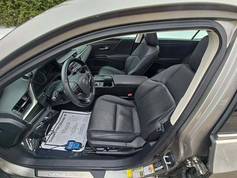 Used 2019 Lexus ES 350 w/ Premium Package image 4