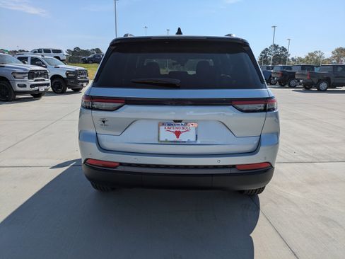 New 2026 Jeep Grand Cherokee Altitude RWD image 6