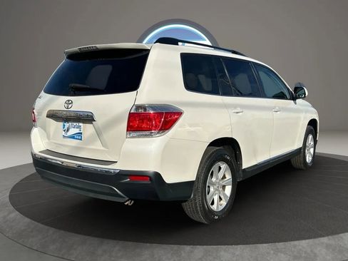 Used 2011 Toyota Highlander 2WD w/ Tech Pkg image 19