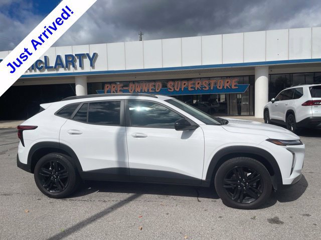 Used 2024 Chevrolet Trax ACTIV w/ Sunroof Package FWD image 2