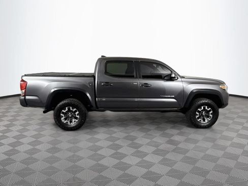 Used 2017 Toyota Tacoma TRD Off-Road w/ Premium & Technology Package AWD/4WD image 8