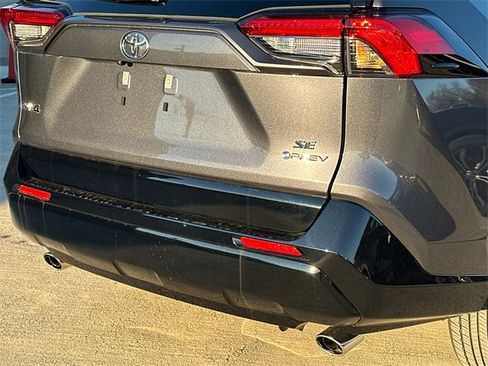 New 2025 Toyota RAV4 SE image 5