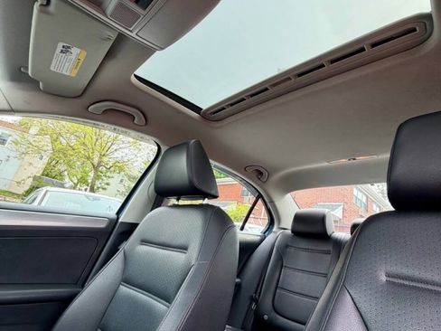 Used 2015 Volkswagen Jetta SE FWD image 18