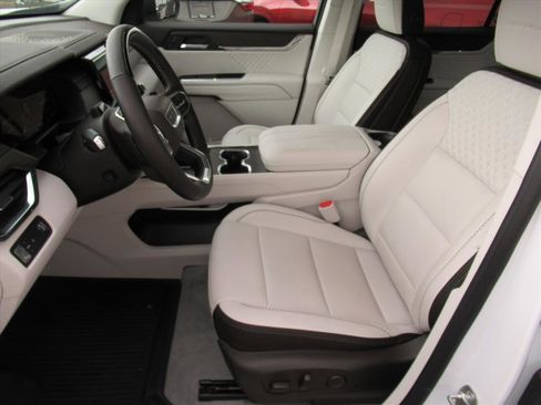 Used 2024 GMC Acadia Denali w/ Super Cruise Package image 16