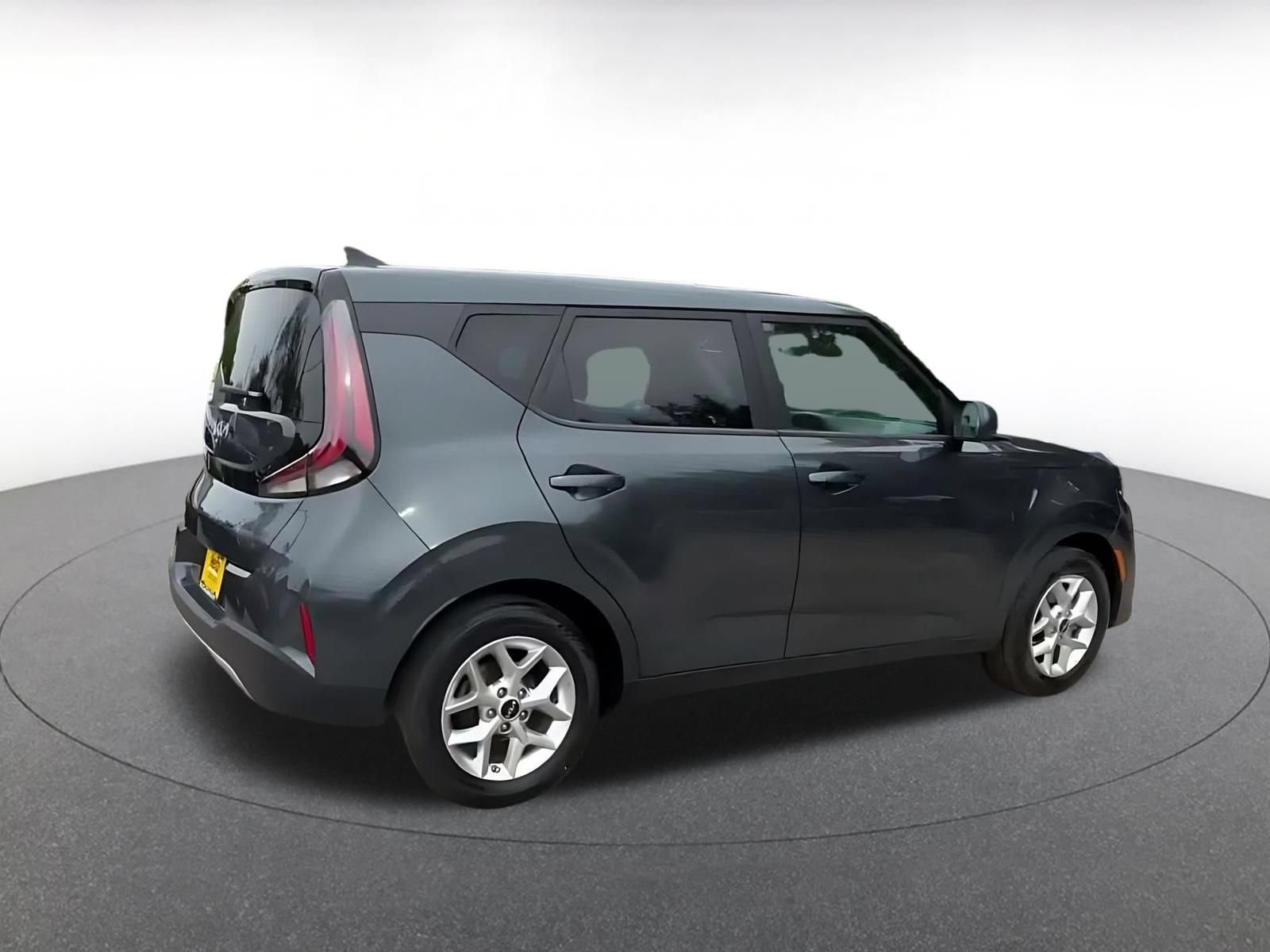 Used 2025 Kia Soul LX w/ LX Technology Package FWD image 14