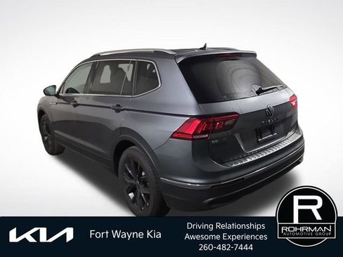 Used 2024 Volkswagen Tiguan SE w/ Panoramic Sunroof Package FWD image 10