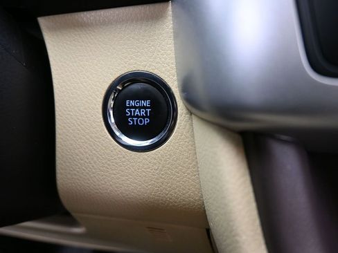 Used 2017 Toyota Highlander XLE image 26