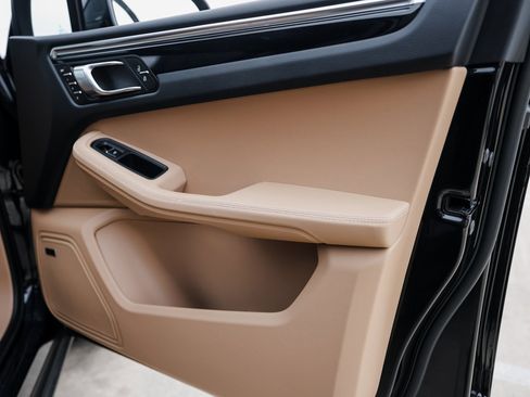 Used 2024 Porsche Macan image 26