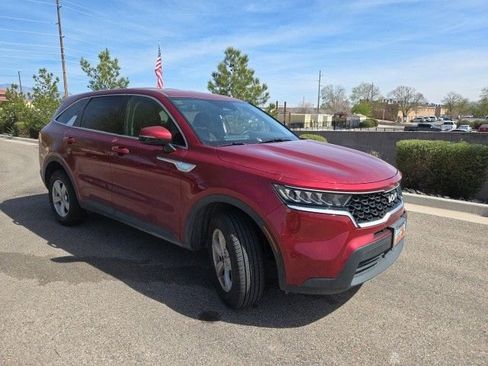 Used 2022 Kia Sorento LX AWD/4WD image 2