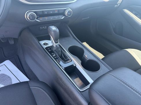 Used 2025 Nissan Altima 2.5 SV FWD image 18