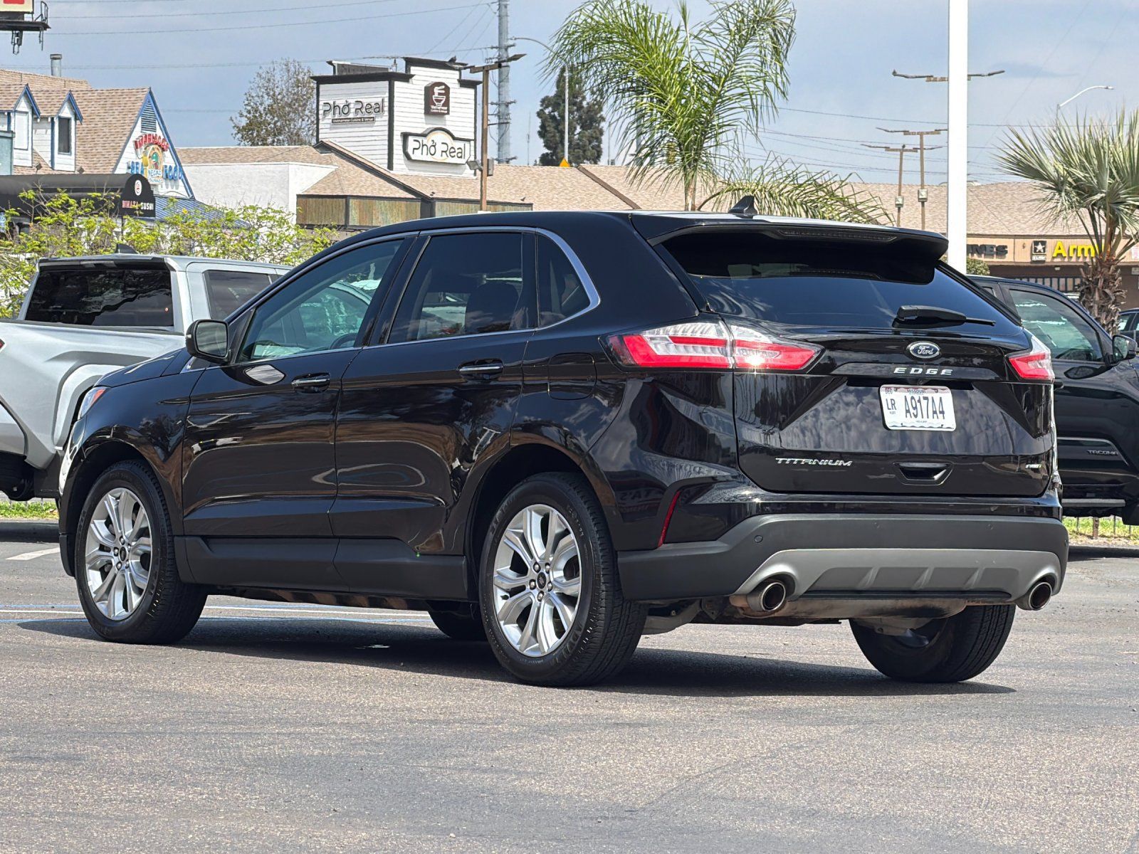 Used 2024 Ford Edge Titanium AWD/4WD image 3