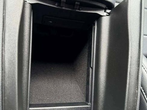 Used 2020 Mercedes-Benz GLE 350 w/ Premium Package image 26