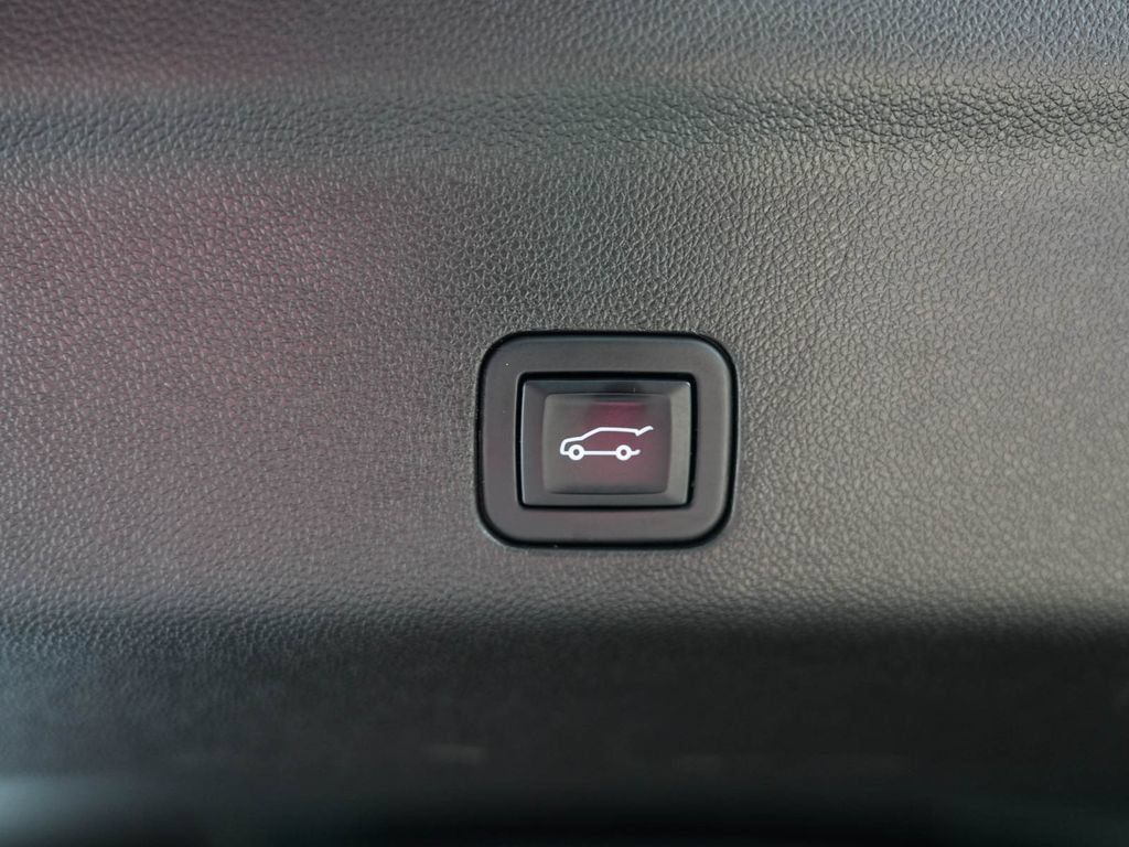 Used 2022 GMC Yukon XL Denali AWD/4WD image 46
