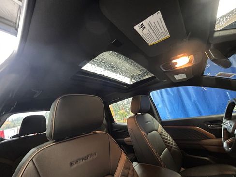 Used 2023 GMC Canyon Denali image 27