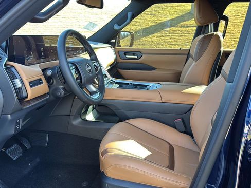 New 2026 Nissan Armada SL w/ Captain's Chari Seat Package image 8