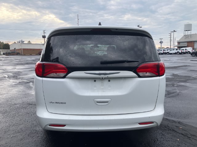 Used 2022 Chrysler Voyager LX FWD image 4