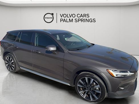 Used 2023 Volvo V60 B5 Cross Country Ultimate w/ Climate Package image 10