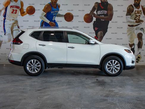 Used 2020 Nissan Rogue SV image 17