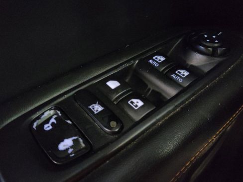 Used 2018 Jeep Compass Latitude FWD image 27