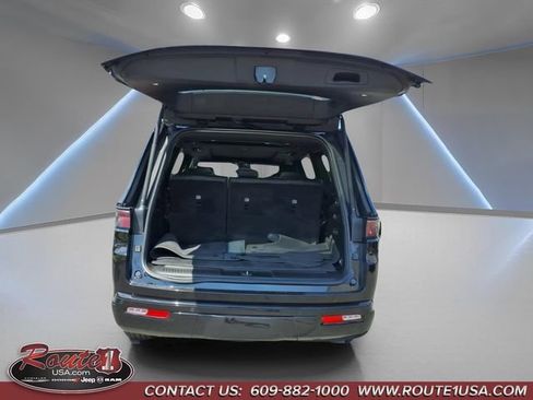 Certified 2024 Jeep Wagoneer Series II AWD/4WD image 22