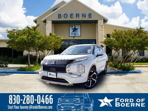 Used 2023 Mitsubishi Outlander SE image 1