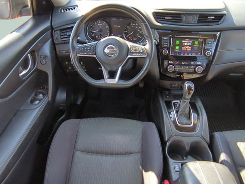 Used 2019 Nissan Rogue SV w/ Premium Package FWD image 12
