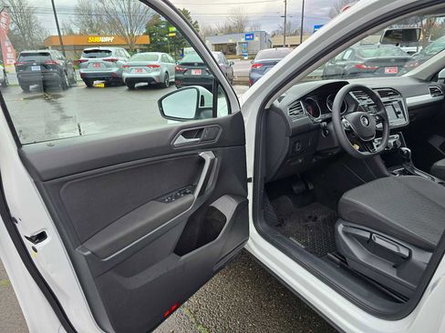 Used 2021 Volkswagen Tiguan S image 19