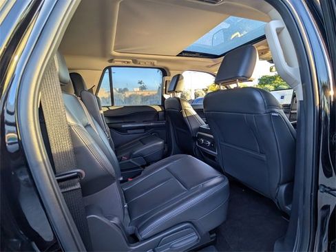 Certified 2022 Ford Expedition Max XLT image 15